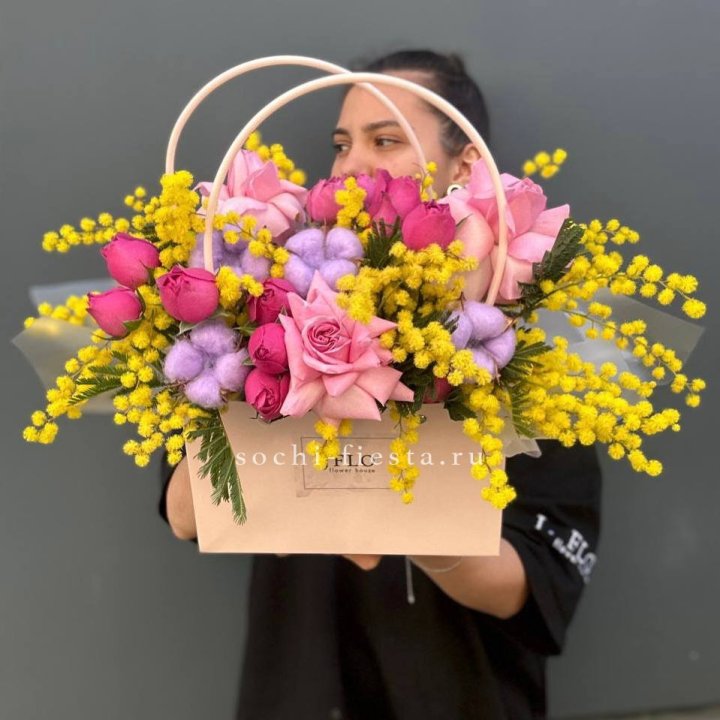 Сумочка мимозы и роз "Примавера" в Энгельсе