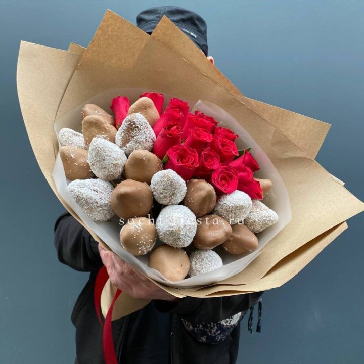Розы и клубника в шоколаде Мерси в Энгельсе