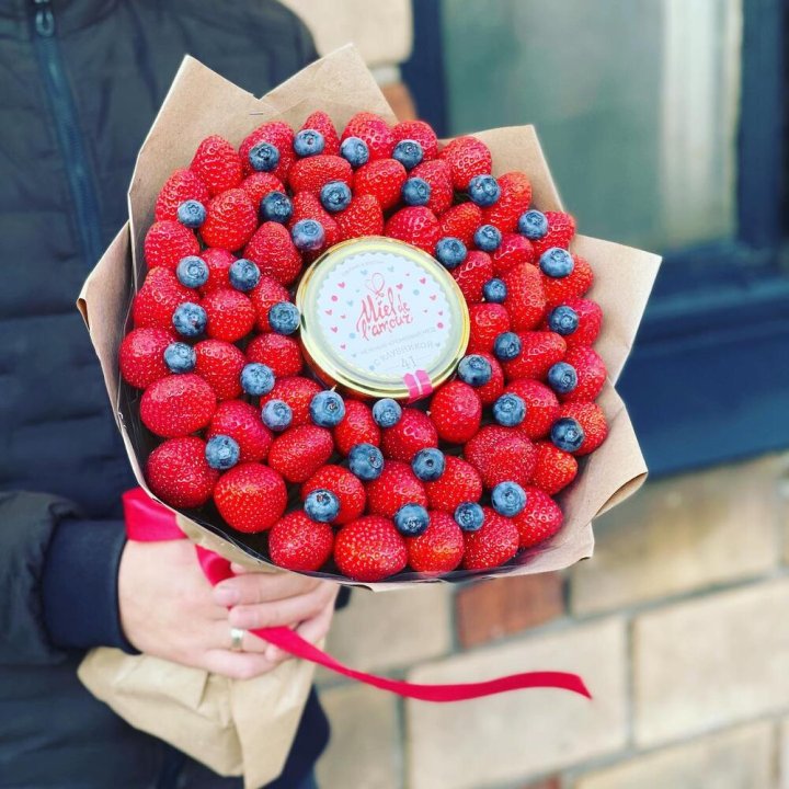 "Клубника и мёд" в Энгельсе