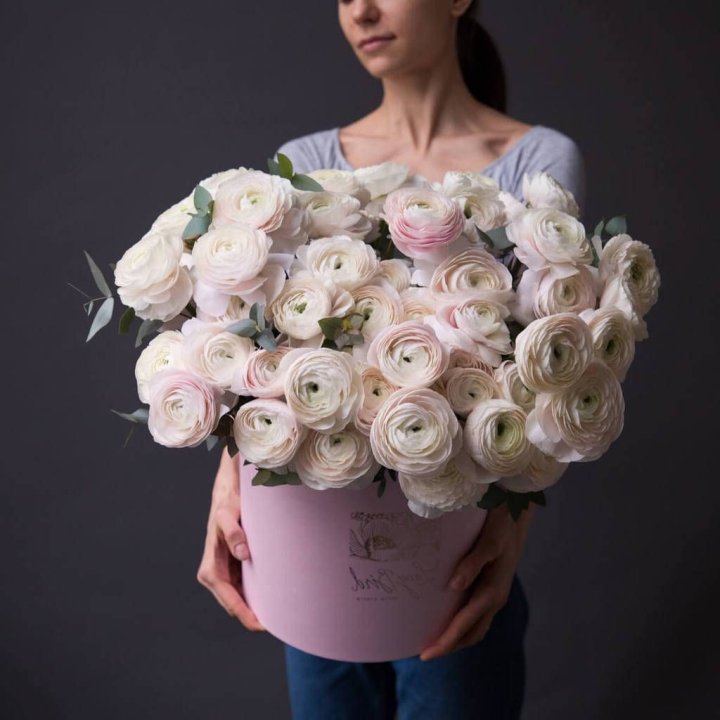 Бокс с ранункулюсами в Энгельсе