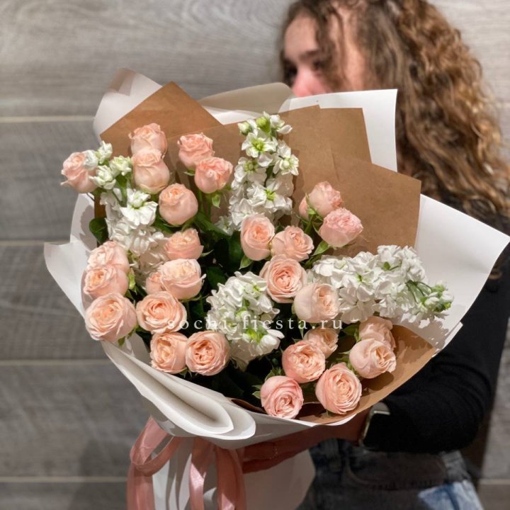 Букет бомбасти и маттиола в Энгельсе