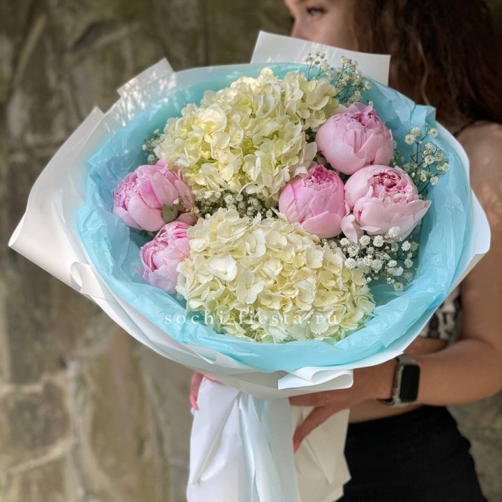 Букет с пионами "Блюсом" в Энгельсе