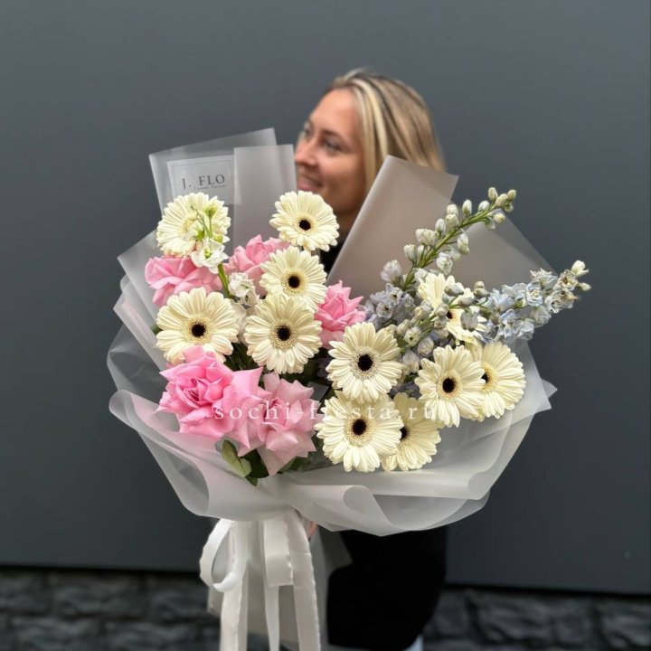 Букет роз и гербер в Энгельсе