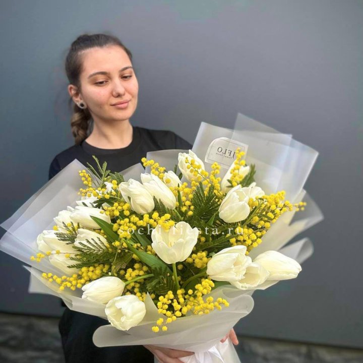 Букет тюльпанов и мимозы в Энгельсе