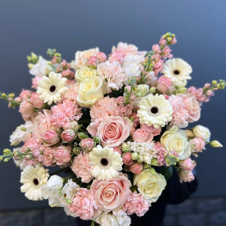 Авторский букет "Нежный" в Энгельсе