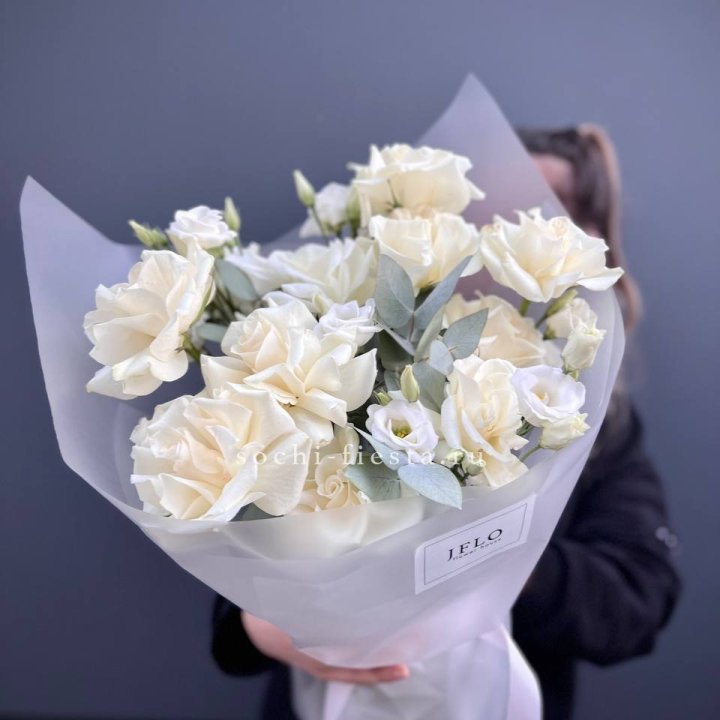 Букет французских роз и эустомы  в Энгельсе