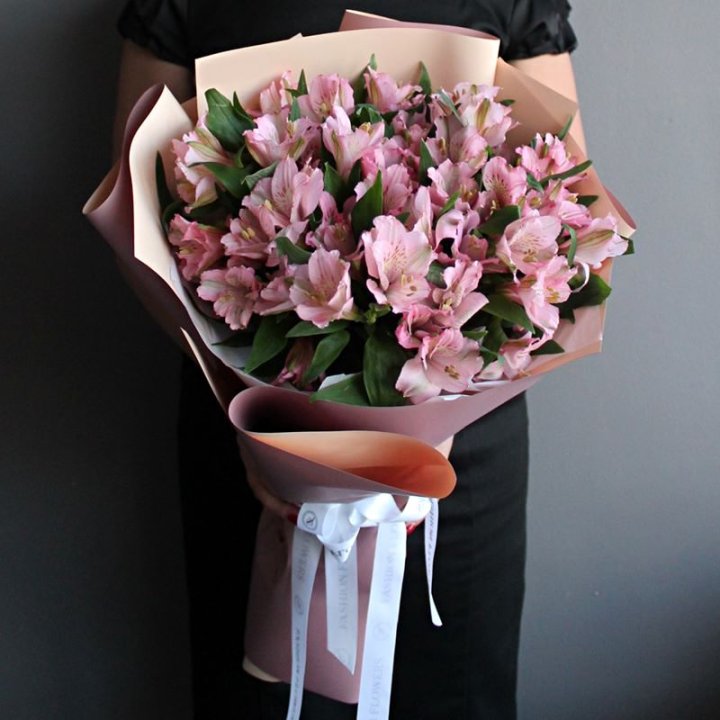 Букет розовых альстромерий в Энгельсе