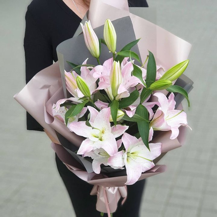 Букет розовых лилий в Энгельсе