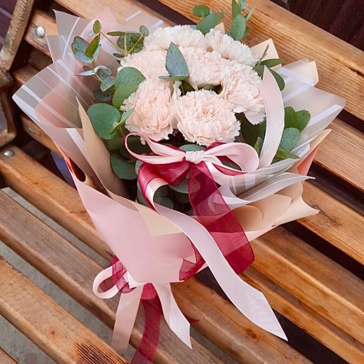 Диантусы с эвкалиптом в Энгельсе