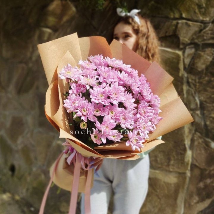 Букет хризантем в крафте в Энгельсе