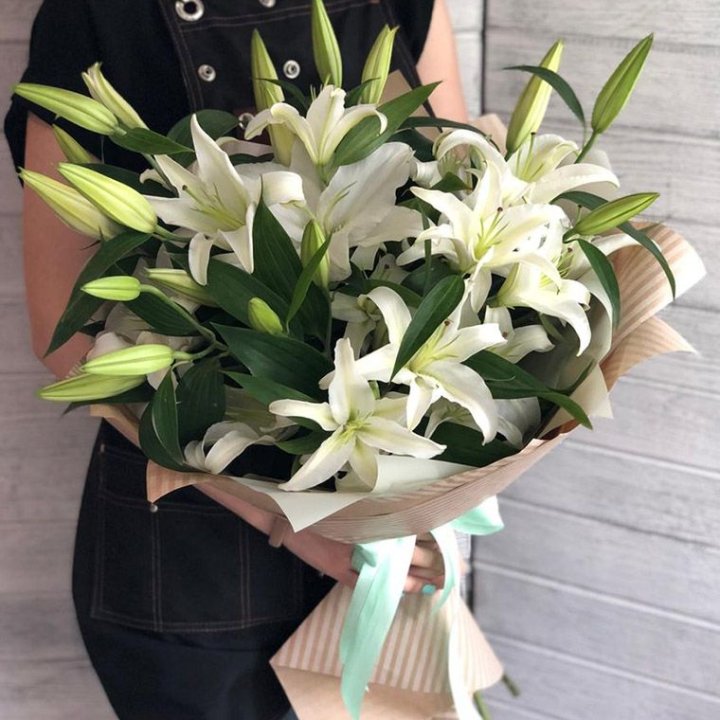 Букет белых лилий в Энгельсе