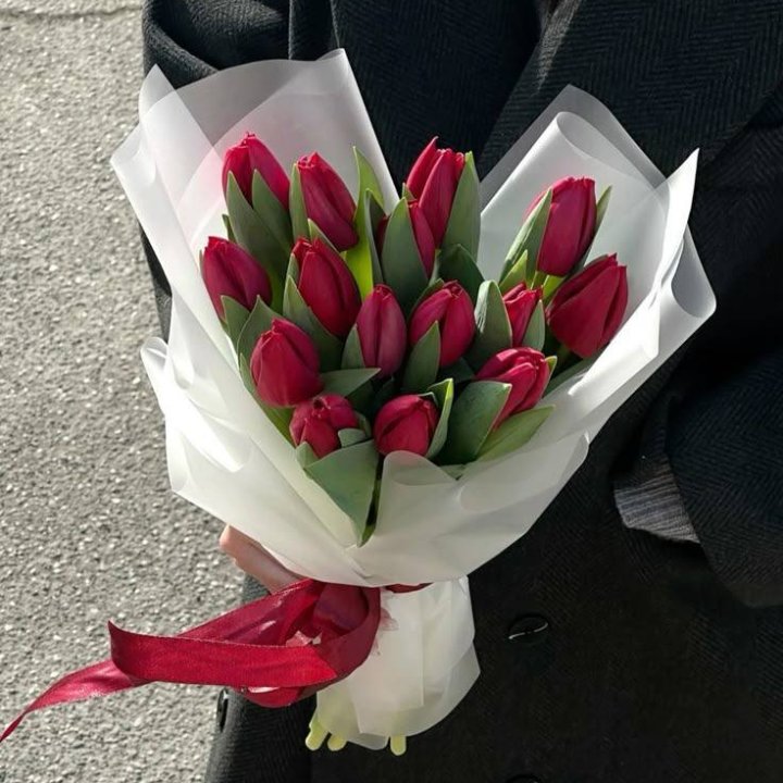 15 красных тюльпанов в Энгельсе