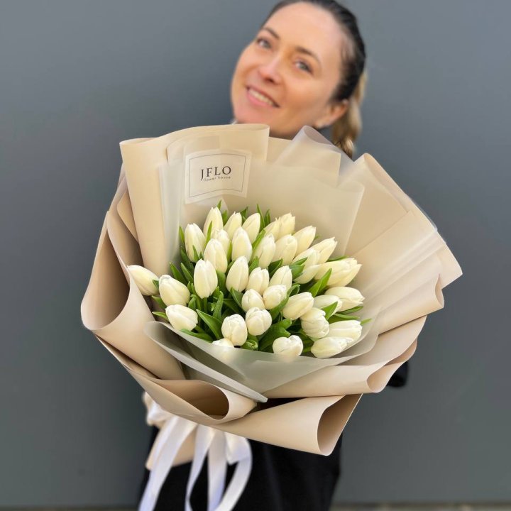 35 белых тюльпанов в Энгельсе