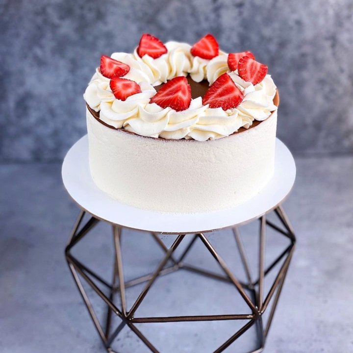 Торт "Клубника со сливками" в Энгельсе