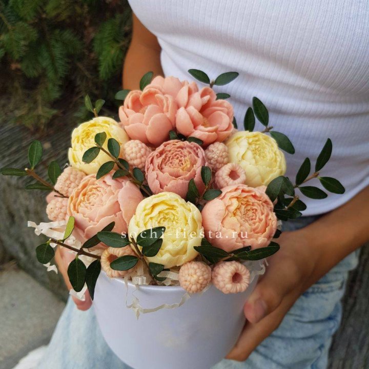 Шоколадный букет с ягодами в Энгельсе