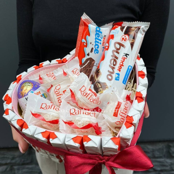 Подарочный набор сердце с Киндерами и Рафаэлло в Энгельсе