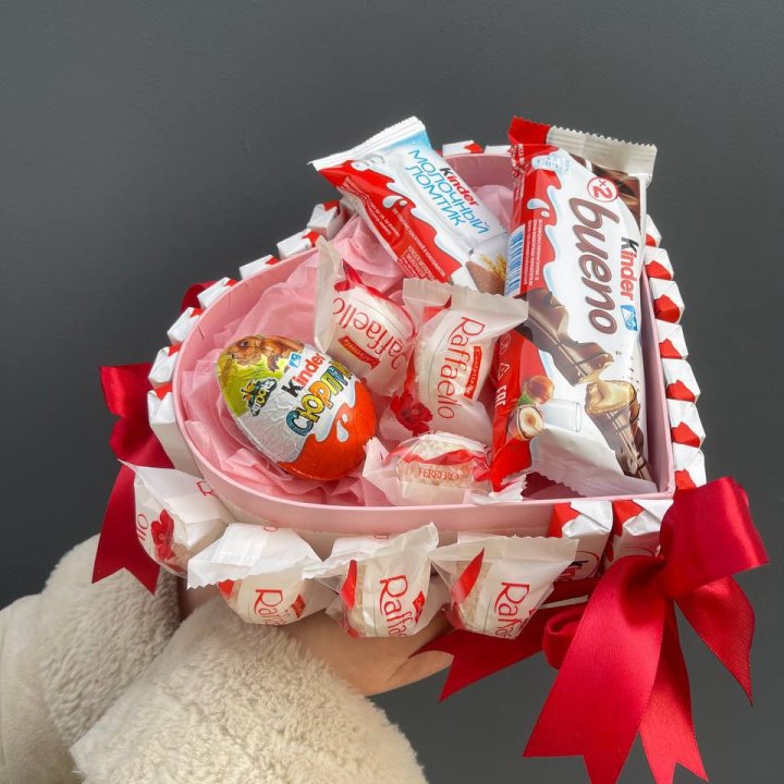 Бокс киндерами и раффаэлло в Энгельсе