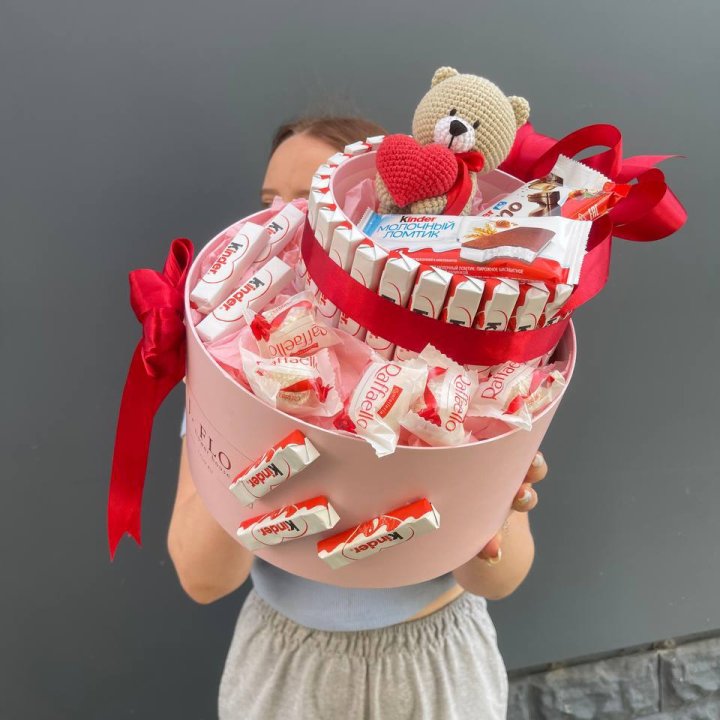 Бокс киндерами и раффаэлло 2 в Энгельсе