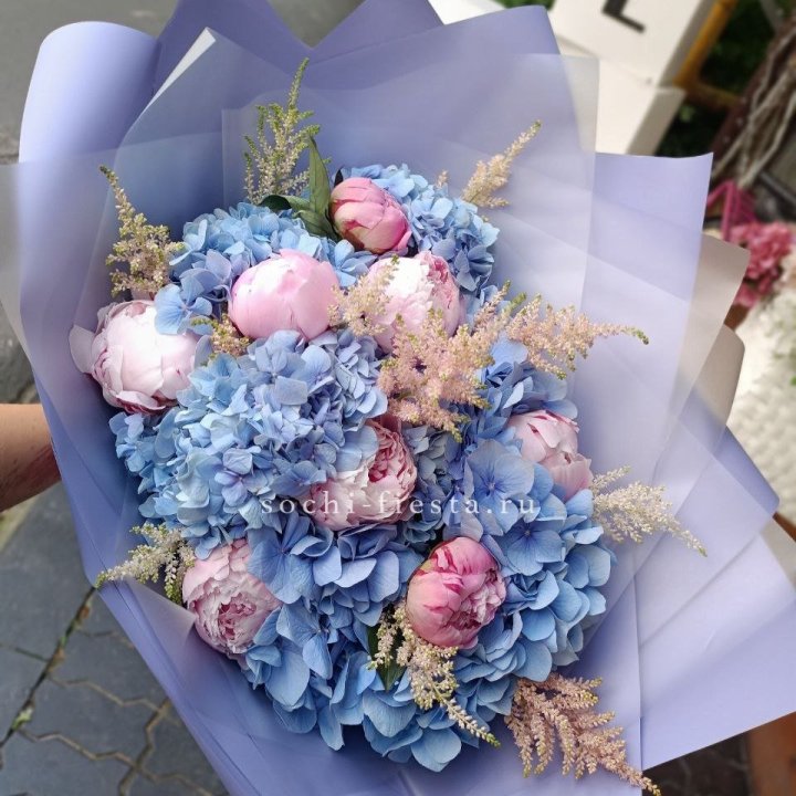 Дизайнерский букет с гортензией №3 в Энгельсе