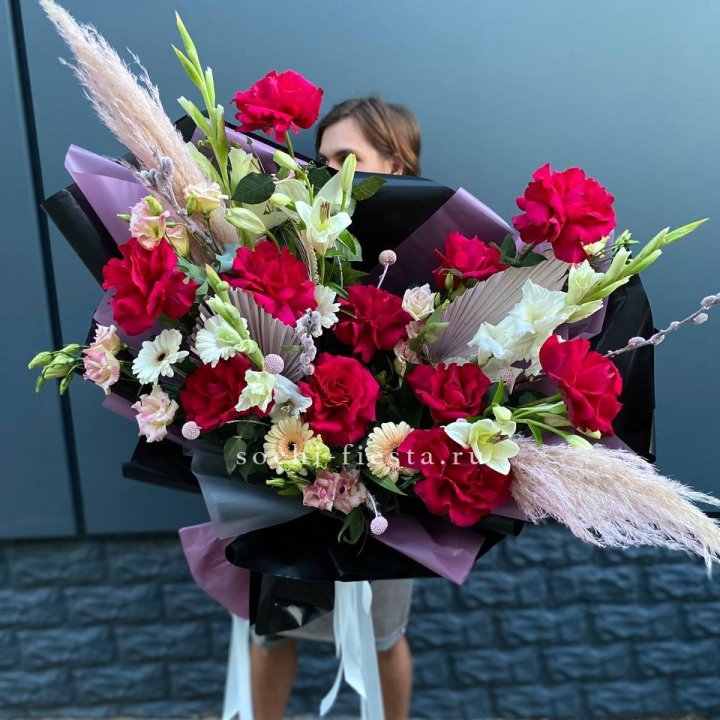 Дизайнерский букет Ред в Энгельсе