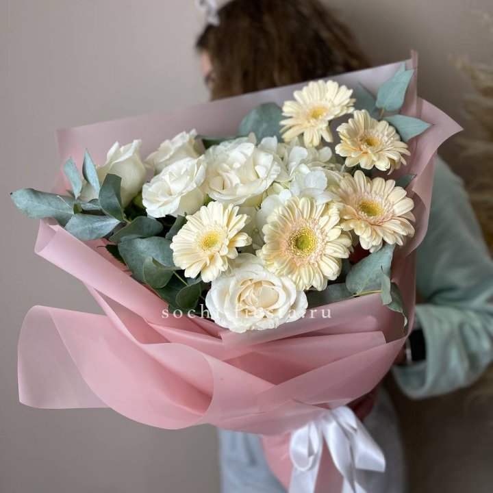 Букет роз, гортензии, гербер  в Энгельсе