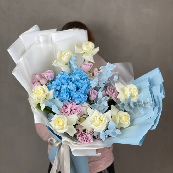 Дизайнерский букет "Блю скайфорт" в Энгельсе