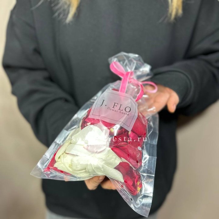 Лепестки роз в Энгельсе