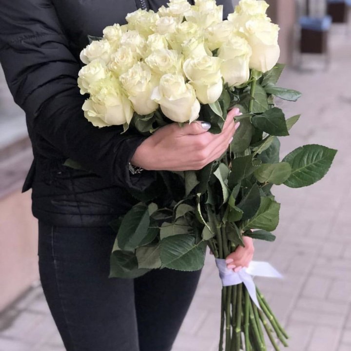 Голландские розы белые в Энгельсе