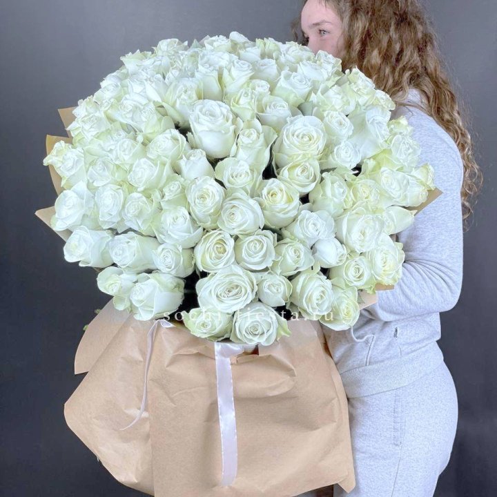 101 белая высокая импортная роза в Энгельсе