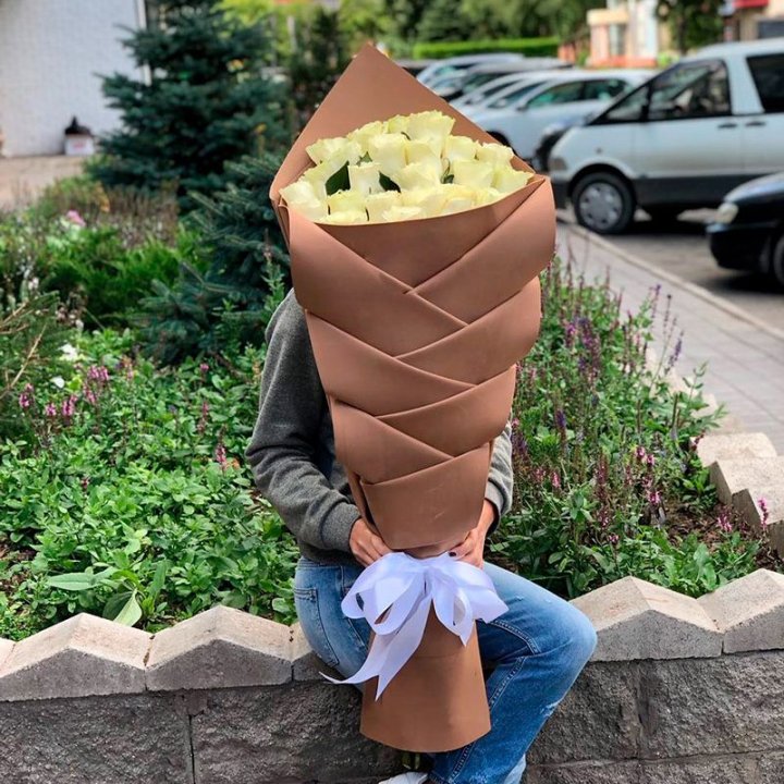 Голландские розы белые "Рыбка" в Энгельсе