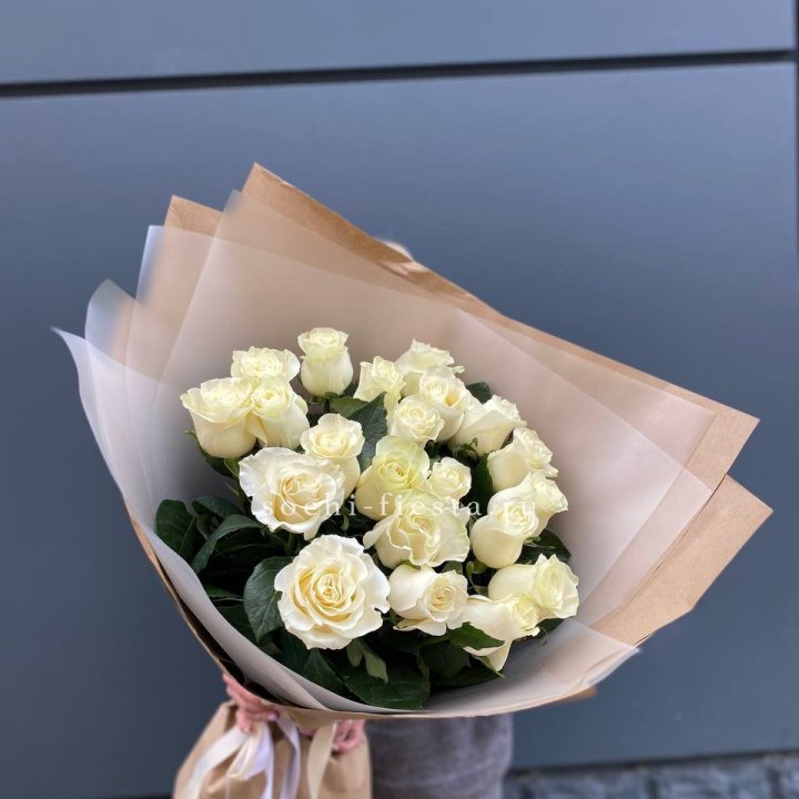  Букет  высоких белых роз   в Энгельсе