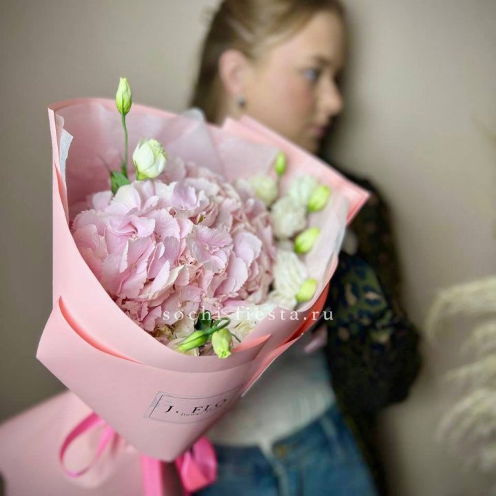 Букет с гортензией №2 в Энгельсе