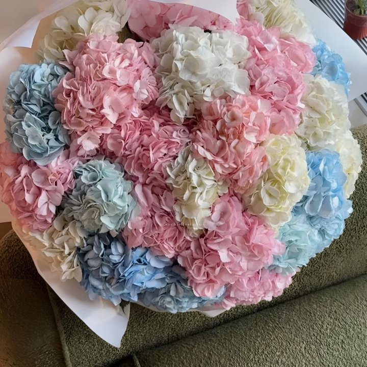 Букет гортензий микс в Энгельсе