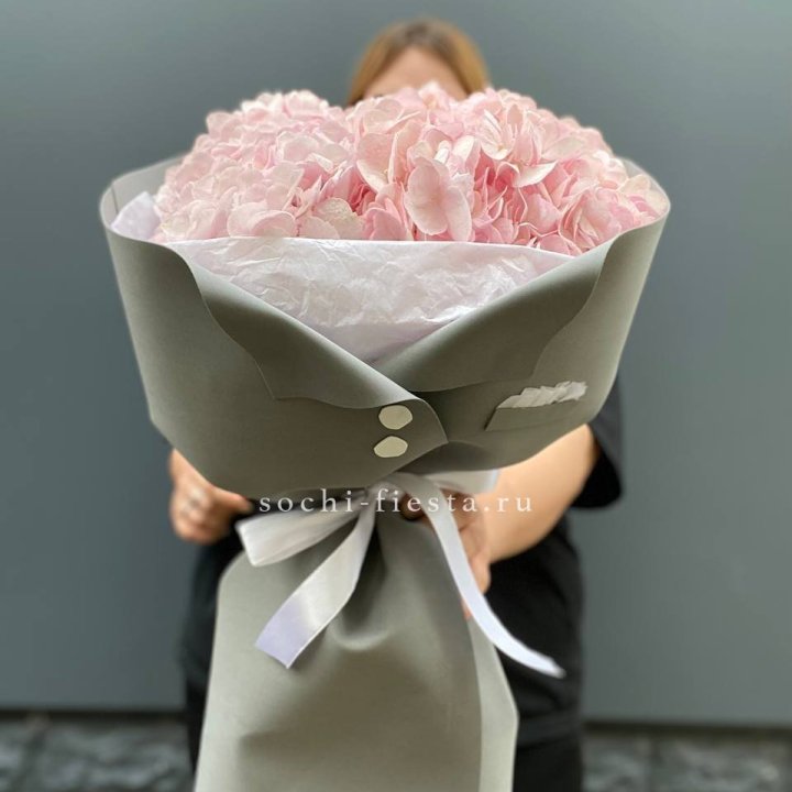  Букет  пиджачок из 5 гортензий в Энгельсе