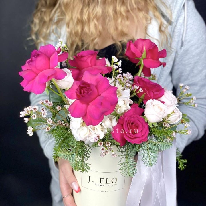 Новогодняя композиция в коробке пинк розе в Энгельсе