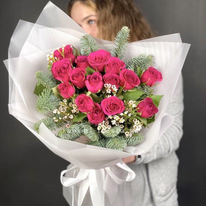 Новогодний букет Елки и Розы в Энгельсе