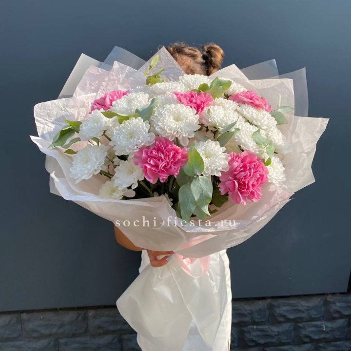  Букет  хризантем и диантусов "Воздушный" в Энгельсе
