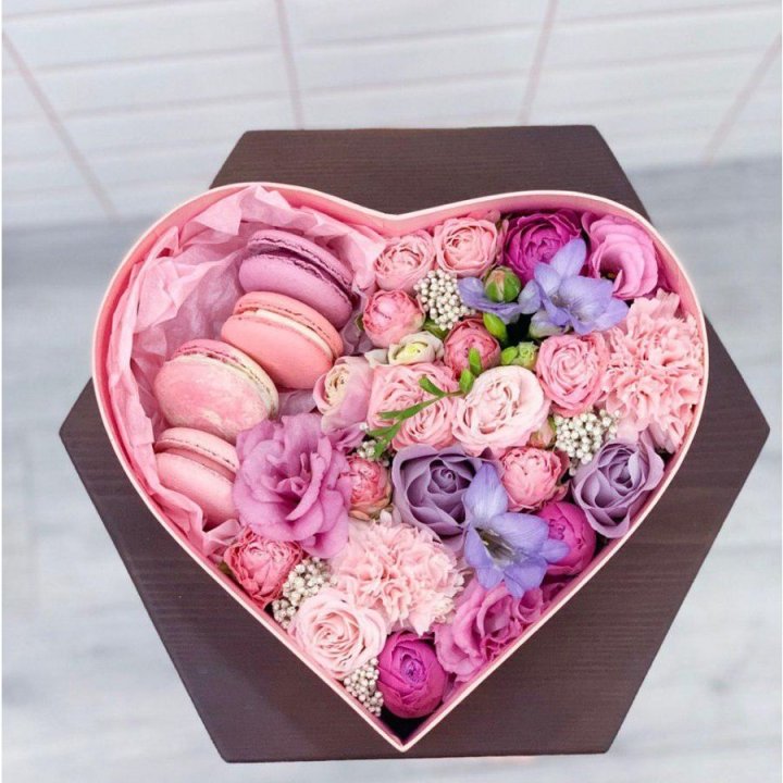 Бокс-сердце с макаронс  в Энгельсе