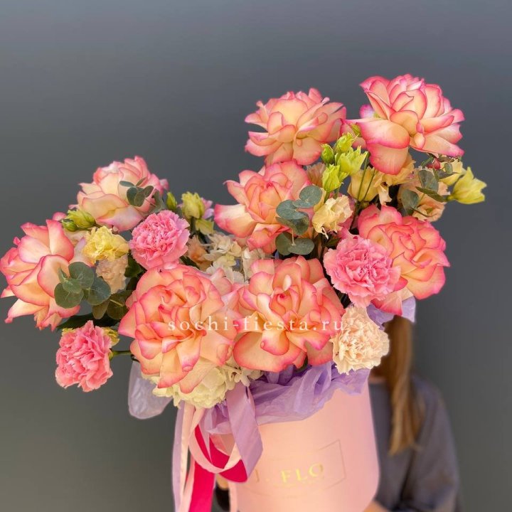 Бокс нежный с розами в Энгельсе