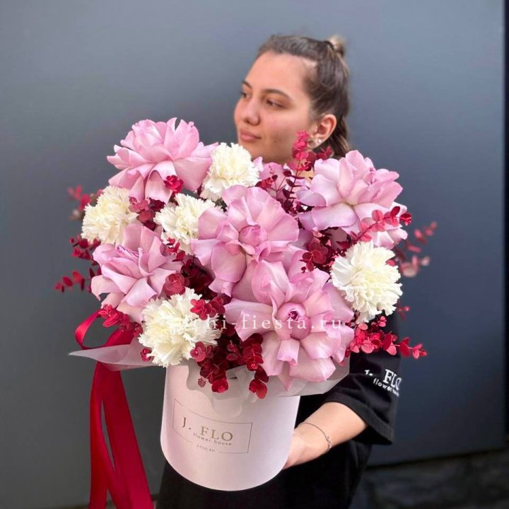 Бокс с французскими розами "Вела вита" в Энгельсе