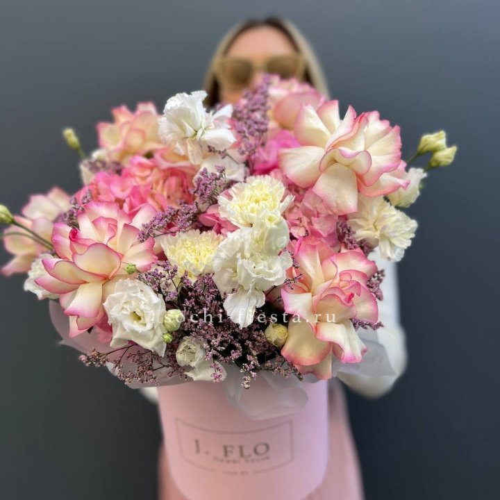 Цветочная композиция "Глория" в боксе в Энгельсе