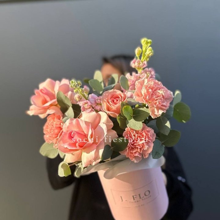 Цветы в боксе "Сизара" в Энгельсе