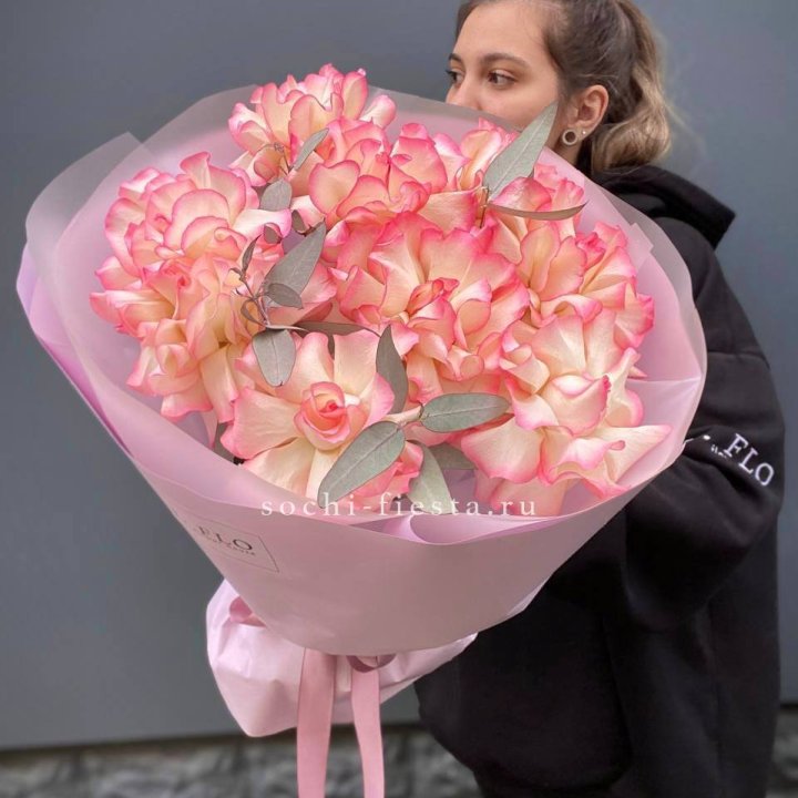 9 французских роз Джумилия в Энгельсе