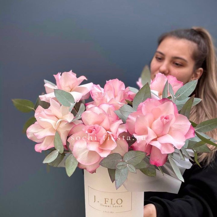 7 Французских роз в боксе в Энгельсе