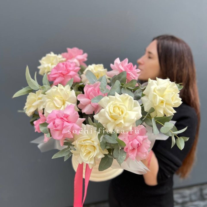 Зефирный бокс из 17 французских роз микс в Энгельсе