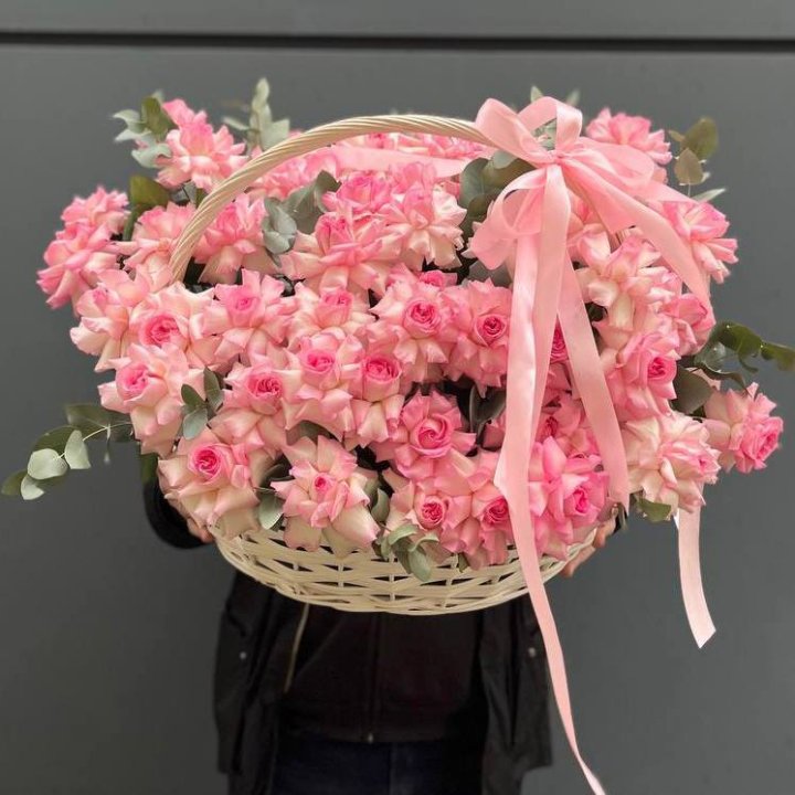 51 розовая роза в корзине в Энгельсе