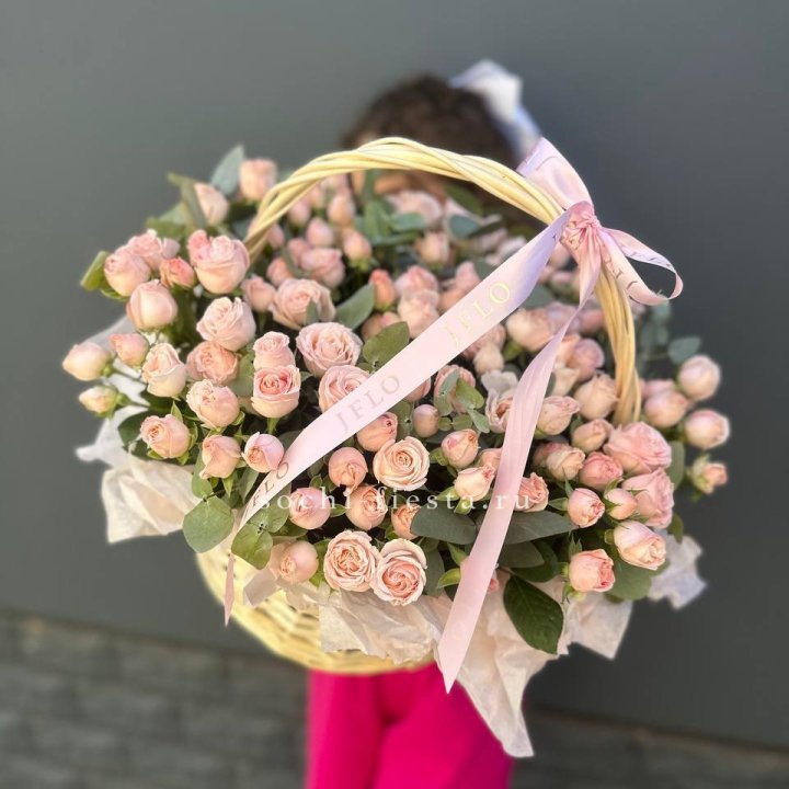 Корзина кустовых пионовидных роз в Энгельсе