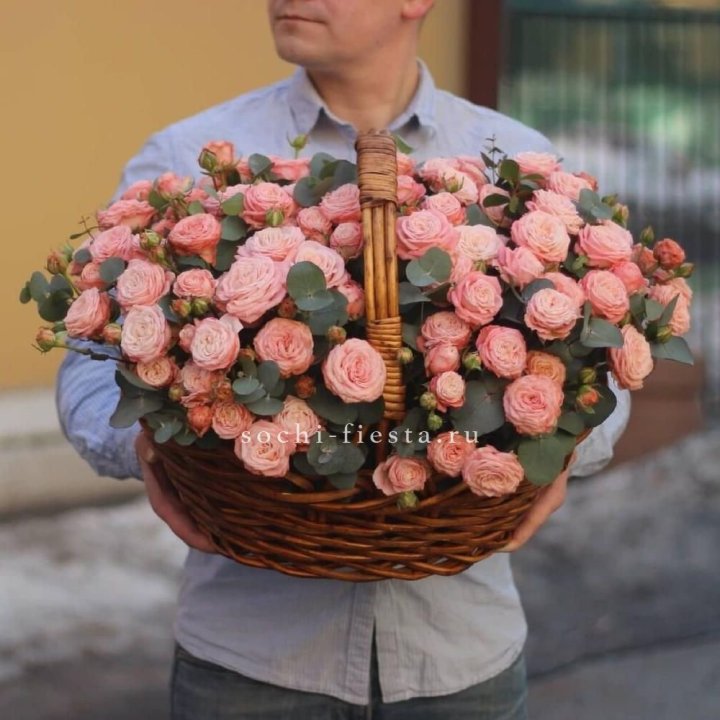 Корзина из 101 пионовидной розы в Энгельсе