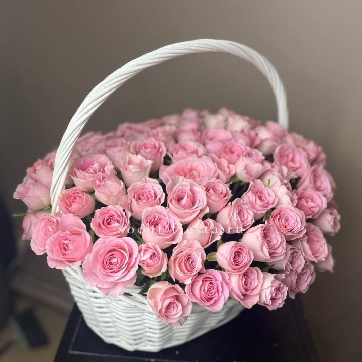 101 розовая роза в корзине в Энгельсе