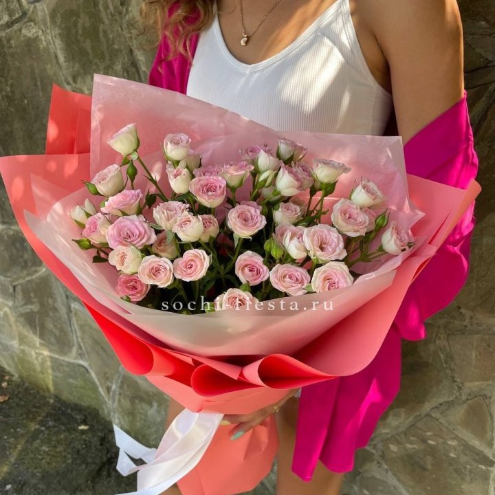 Розовые кустовые розы в Энгельсе